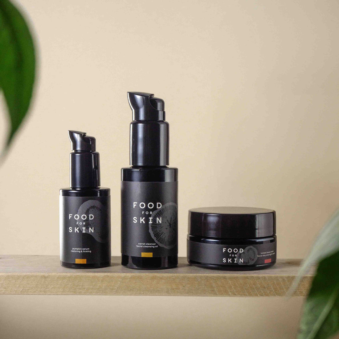 Set Pumpkin: Carrot Cleanser, Pumpkin Serum en Tomato Base Cream op plank