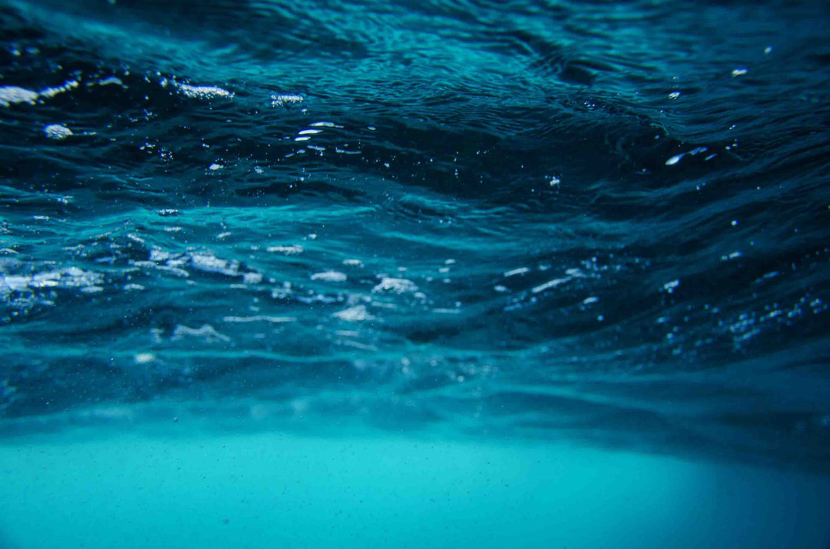 Onderwaterbeeld van zeewater